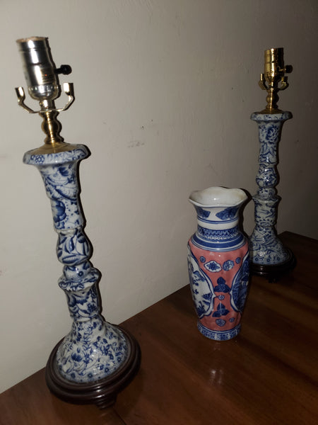 MONTICELLO BLUE & WHITE PORCELAIN COLUMN/ CANDLESTICK LAMPS W/ SHADES (2)