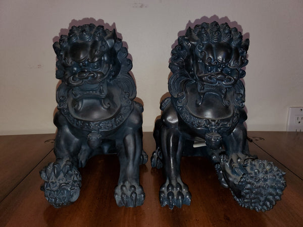 VINTAGE SMOKY BLACK/ GRAY RESIN FOO DOGGIE/ DRAGON/ LION STATUE/ SCULPTURE (2) ~ MISC