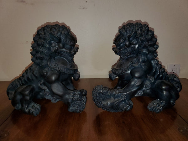 VINTAGE SMOKY BLACK/ GRAY RESIN FOO DOGGIE/ DRAGON/ LION STATUE/ SCULPTURE (2) ~ MISC