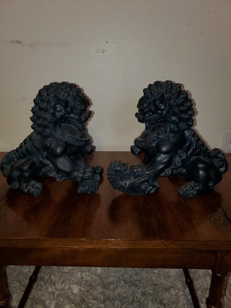 VINTAGE SMOKY BLACK/ GRAY RESIN FOO DOGGIE/ DRAGON/ LION STATUE/ SCULPTURE (2) ~ MISC