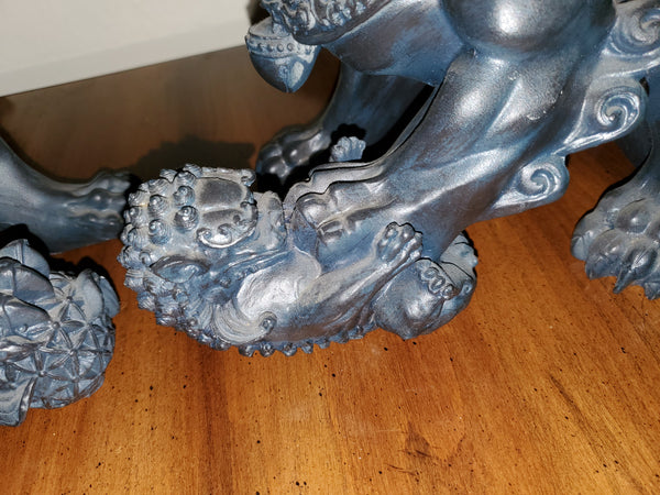 VINTAGE SMOKY BLACK/ GRAY RESIN FOO DOGGIE/ DRAGON/ LION STATUE/ SCULPTURE (2) ~ MISC