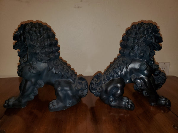 VINTAGE SMOKY BLACK/ GRAY RESIN FOO DOGGIE/ DRAGON/ LION STATUE/ SCULPTURE (2) ~ MISC