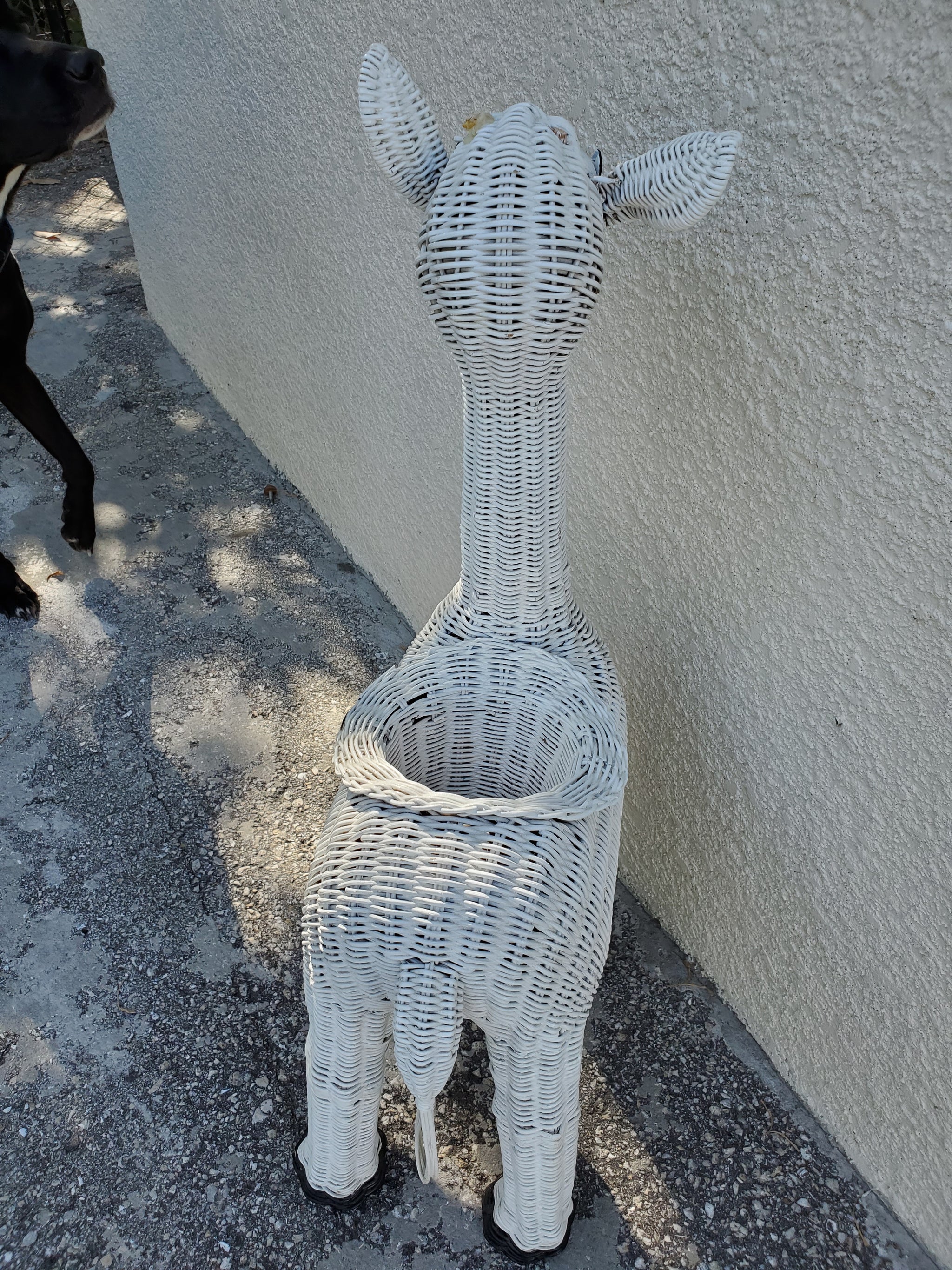 VINTAGE WHITE WICKER BABY👶 GIRAFFE🦒 PLANTER ~ MISC – BOBS