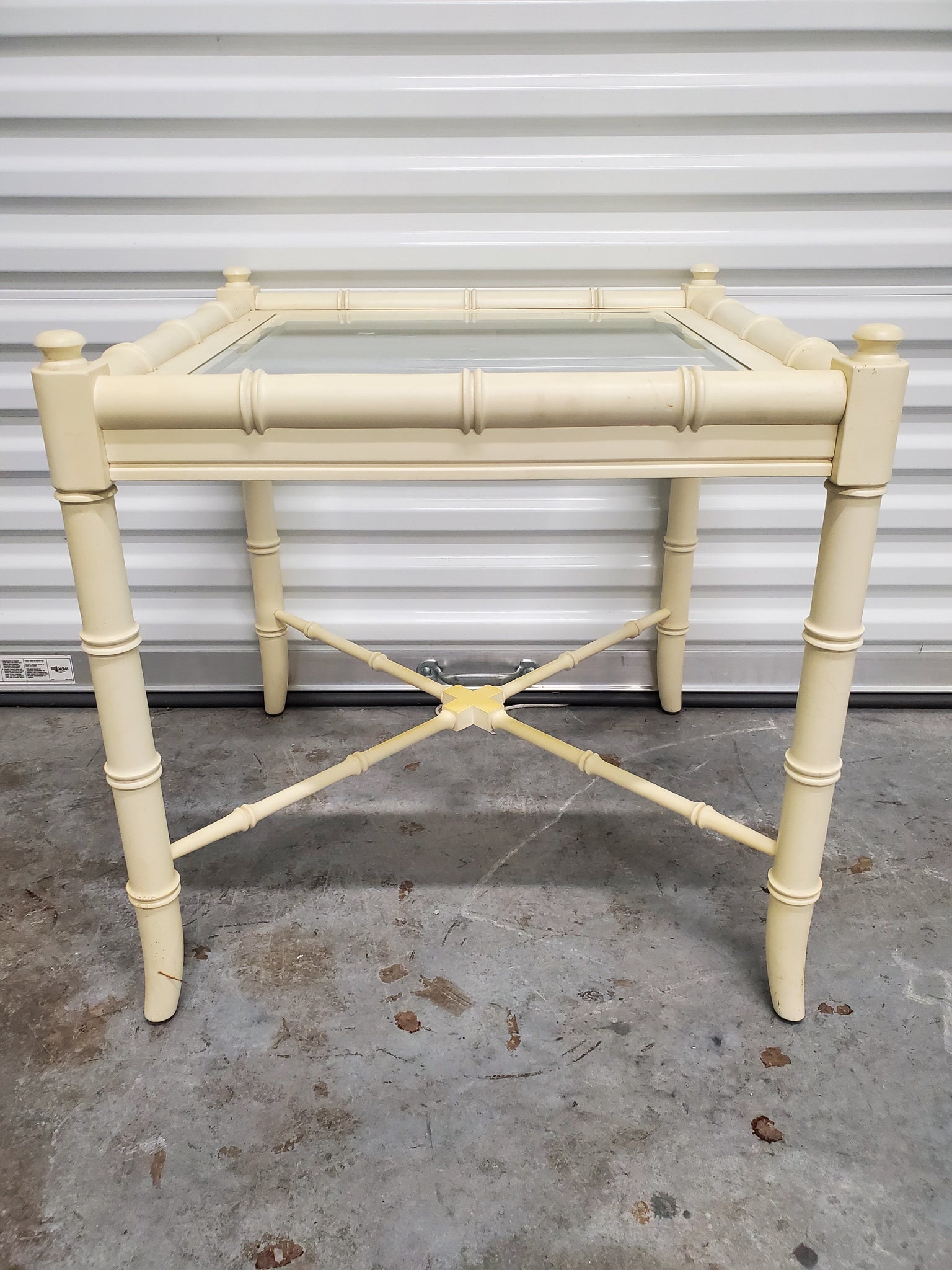 VINTAGE THOMASVILLE FAUX BAMBOO END TABLE