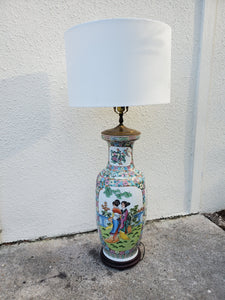 ANTIQUE/ VINTAGE HAND PAINTED🎨🖌  PORCELAIN MAHOGANY BRASS CHINOISERIE ⛩️ ASIAN MOTIF LOTUS CHRYSANTHEMUM🏵 GEISHA GIRLS EXTRAORDINARILY BEAUTIFUL😍🤤 LAMP W/ SHADE