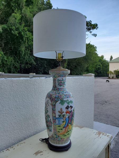 ANTIQUE/ VINTAGE HAND PAINTED🎨🖌  PORCELAIN MAHOGANY BRASS CHINOISERIE ⛩️ ASIAN MOTIF LOTUS CHRYSANTHEMUM🏵 GEISHA GIRLS EXTRAORDINARILY BEAUTIFUL😍🤤 LAMP W/ SHADE