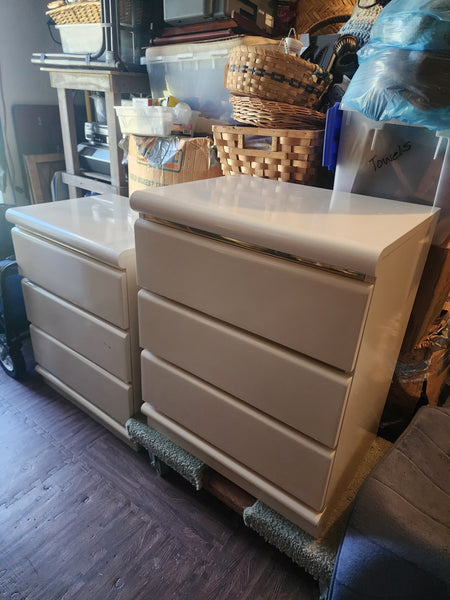 VINTAGE BROYHILL POSTMODERN LACQUERED LAMINATE WATERFALL TALLBOY DRESSER W/FAUX BRASS ACCENT STRIPS