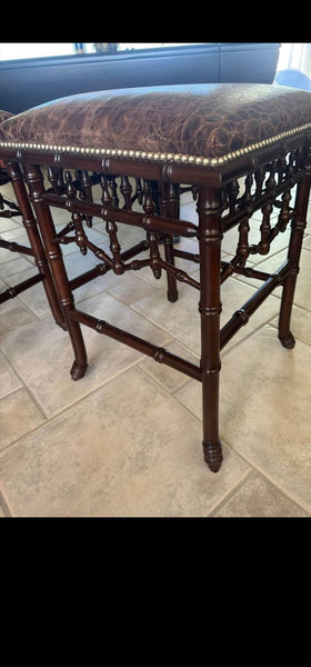 VINTAGE CENTURY/ WILLIAM SWITZER/ HICKORY CHAIR CHINOISERIE FAUX BAMBOO/ LEATHER/ NAILHEAD COUNTER STOOLS (4)

17.5×17.5×26.5