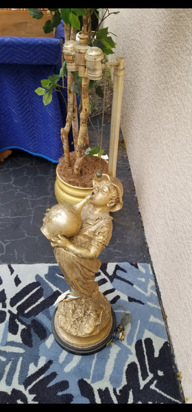 VINTAGE MARBRO LAMP CO GOLD LEAF FIGURAL/ SCULPTURAL DRUNK DUTCH BOY/ THIRSTY BOY/ BOY WITH JUG FLOOR LAMP W/ ORIGINAL SHADE