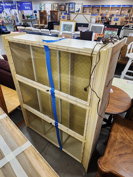 VINTAGE JASPER CABINET ILLUMINATED FAUX BAMBOO 🎋 BUTLERS CHINA CABINET/ DESK/ CONSOLE W/BUBBLE GLASS