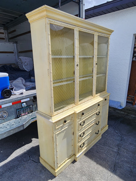 VINTAGE JASPER CABINET ILLUMINATED FAUX BAMBOO 🎋 BUTLERS CHINA CABINET/ DESK/ CONSOLE W/BUBBLE GLASS