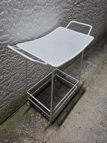 VINTAGE MID CENTURY MODERN SALTERINI METAL/ IRON STOOL/ BENCH/ SHOWER CHAIR/ ACCENT TABLE W/MESH SEAT/ HANDLES/ RUBBER CLAD SHOES ~ MISC