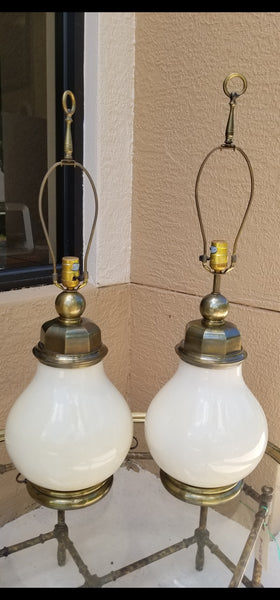 VINTAGE 1978 CHAPMAN HAND GLAZED CRACKLED CERAMIC/ PORCELAIN AND BRASS URN/ GINGER JAR TABLE LAMPS (2)