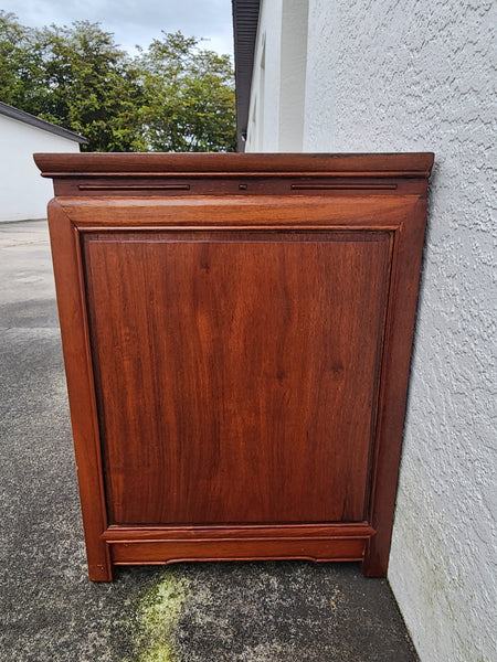 VINTAGE GEORGE ZEE & CO KILN DRIED HAND CARVED ROSEWOOD/TEAK CHINOISERIE MING CABINET/ NIGHTSTAND/ END TABLE