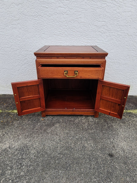 VINTAGE GEORGE ZEE & CO KILN DRIED HAND CARVED ROSEWOOD/TEAK CHINOISERIE MING CABINET/ NIGHTSTAND/ END TABLE