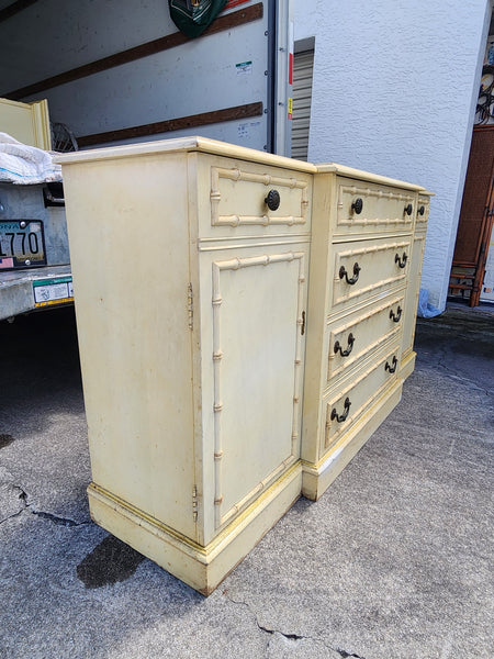 VINTAGE JASPER CABINET ILLUMINATED FAUX BAMBOO 🎋 BUTLERS CHINA CABINET/ DESK/ CONSOLE W/BUBBLE GLASS