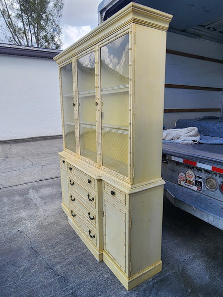 VINTAGE JASPER CABINET ILLUMINATED FAUX BAMBOO 🎋 BUTLERS CHINA CABINET/ DESK/ CONSOLE W/BUBBLE GLASS