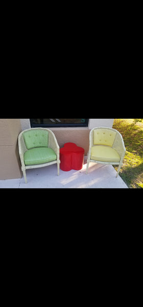 VINTAGE MID CENTURY MODERN RED❣️ FIBERGLASS CLOVER ACCENT/ END TABLE