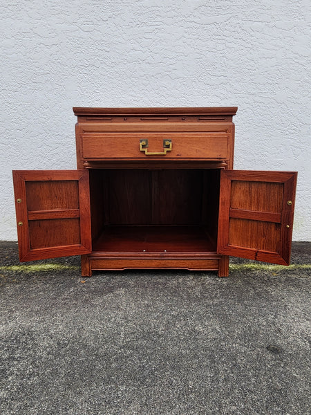 VINTAGE GEORGE ZEE & CO KILN DRIED HAND CARVED ROSEWOOD/TEAK CHINOISERIE MING CABINET/ NIGHTSTAND/ END TABLE