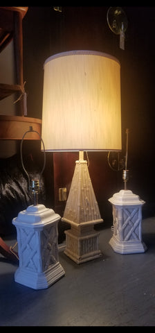 VINTAGE CERAMIC/ PORCELAIN FAUX BAMBOO OBELISK LAMP W/ SHADE