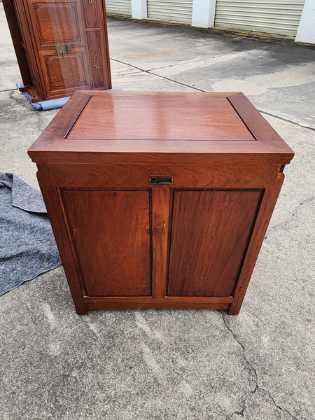 VINTAGE GEORGE ZEE & CO KILN DRIED HAND CARVED ROSEWOOD/TEAK CHINOISERIE MING CABINET/ NIGHTSTAND/ END TABLE