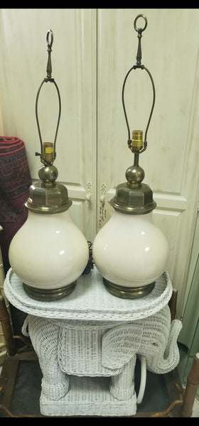 VINTAGE 1978 CHAPMAN HAND GLAZED CRACKLED CERAMIC/ PORCELAIN AND BRASS URN/ GINGER JAR TABLE LAMPS (2)