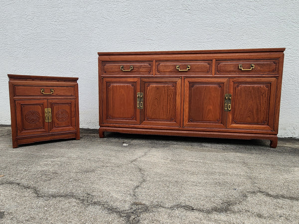 VINTAGE GEORGE ZEE & CO KILN DRIED HAND CARVED ROSEWOOD/TEAK CHINOISERIE MING CABINET/ NIGHTSTAND/ END TABLE