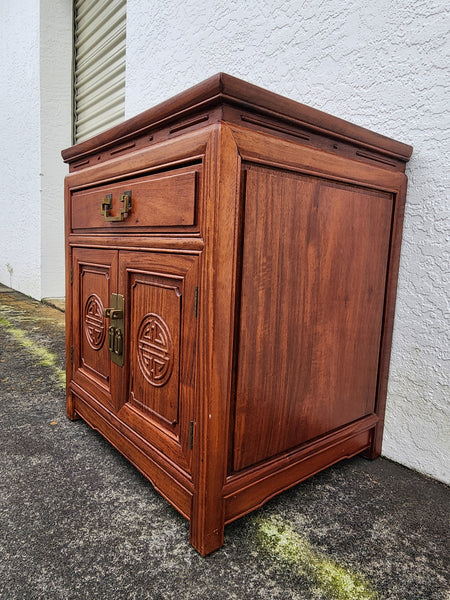 VINTAGE GEORGE ZEE & CO KILN DRIED HAND CARVED ROSEWOOD/TEAK CHINOISERIE MING CABINET/ NIGHTSTAND/ END TABLE