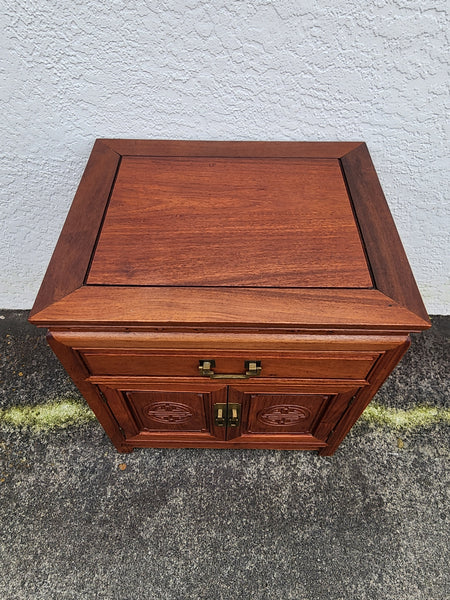 VINTAGE GEORGE ZEE & CO KILN DRIED HAND CARVED ROSEWOOD/TEAK CHINOISERIE MING CABINET/ NIGHTSTAND/ END TABLE
