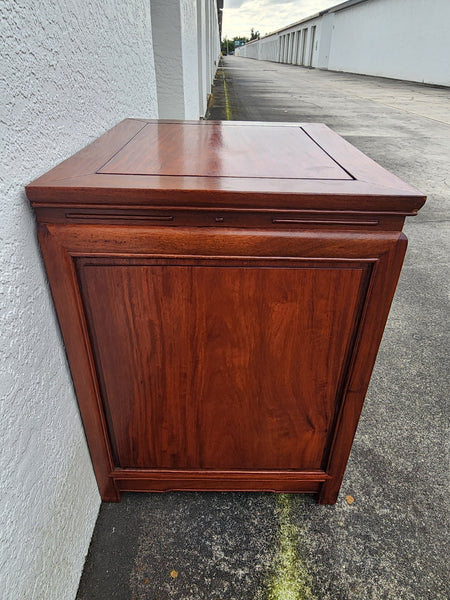 VINTAGE GEORGE ZEE & CO KILN DRIED HAND CARVED ROSEWOOD/TEAK CHINOISERIE MING CABINET/ NIGHTSTAND/ END TABLE