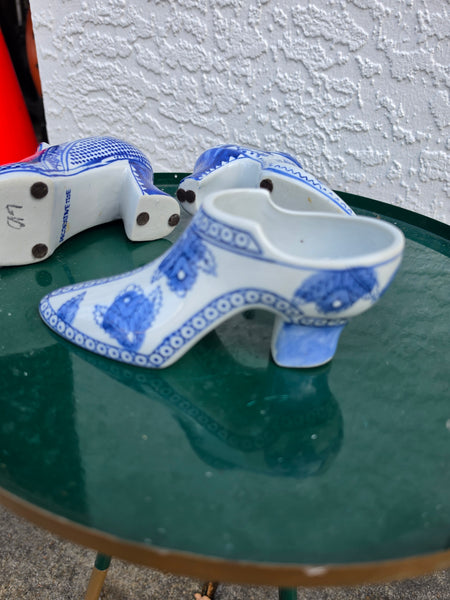 VINTAGE BLUE AND WHITE CERAMIC/ PORCELAIN CHINOISERIE HIGH HEELS 💙👠🤍 (3 AVAILABLE) ~ MISC