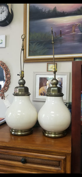 VINTAGE 1978 CHAPMAN HAND GLAZED CRACKLED CERAMIC/ PORCELAIN AND BRASS URN/ GINGER JAR TABLE LAMPS (2)