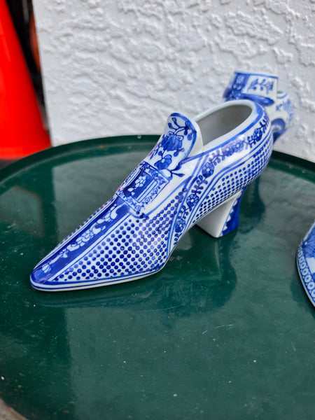 VINTAGE BLUE AND WHITE CERAMIC/ PORCELAIN CHINOISERIE HIGH HEELS 💙👠🤍 (3 AVAILABLE) ~ MISC
