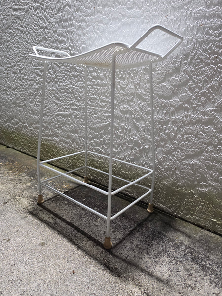 VINTAGE MID CENTURY MODERN SALTERINI METAL/ IRON STOOL/ BENCH/ SHOWER CHAIR/ ACCENT TABLE W/MESH SEAT/ HANDLES/ RUBBER CLAD SHOES ~ MISC