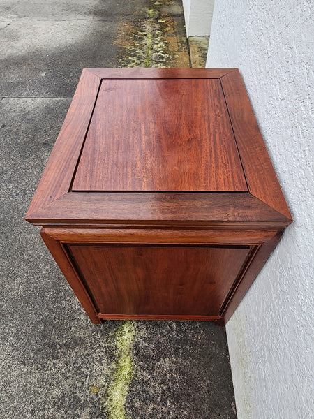 VINTAGE GEORGE ZEE & CO KILN DRIED HAND CARVED ROSEWOOD/TEAK CHINOISERIE MING CABINET/ NIGHTSTAND/ END TABLE
