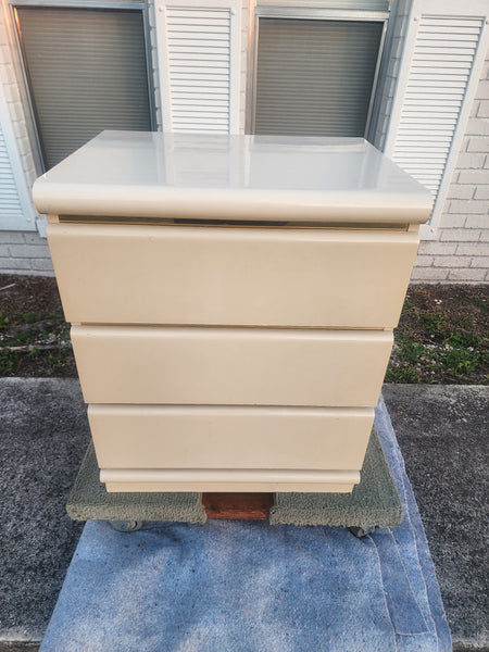 VINTAGE BROYHILL POSTMODERN LACQUERED LAMINATE WATERFALL TALLBOY DRESSER W/FAUX BRASS ACCENT STRIPS