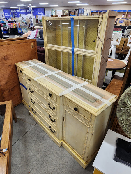 VINTAGE JASPER CABINET ILLUMINATED FAUX BAMBOO 🎋 BUTLERS CHINA CABINET/ DESK/ CONSOLE W/BUBBLE GLASS