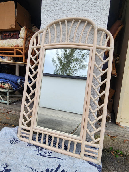 VINTAGE FICKS REED RATTAN CHIPPENDALE MIRROR 🪞