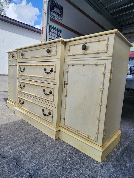VINTAGE JASPER CABINET ILLUMINATED FAUX BAMBOO 🎋 BUTLERS CHINA CABINET/ DESK/ CONSOLE W/BUBBLE GLASS