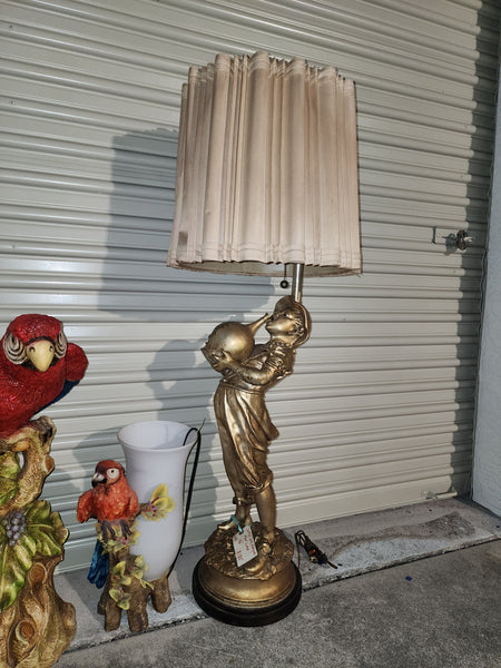 VINTAGE MARBRO LAMP CO GOLD LEAF FIGURAL/ SCULPTURAL DRUNK DUTCH BOY/ THIRSTY BOY/ BOY WITH JUG FLOOR LAMP W/ ORIGINAL SHADE