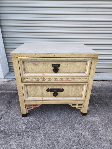 VINTAGE DIXIE SHANGRI LA ⛩️ CHINOISERIE FAUX BAMBOO NIGHTSTAND WITH DA FRETWORK N BRASS (2)