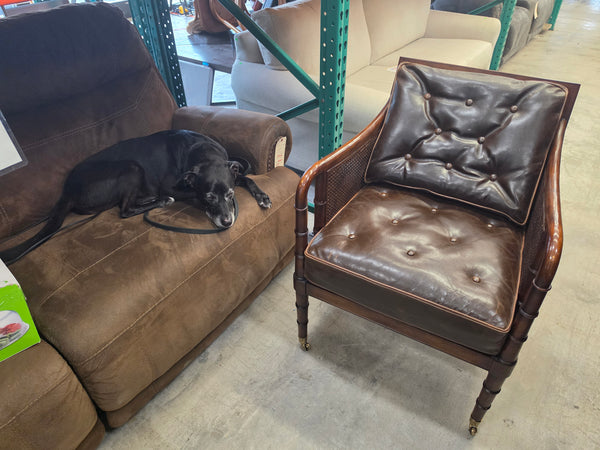 VANGUARD FURNITURE CRAFTWORK PORTOBELLO COGNAC PB WALNUT FAUX BAMBOO DOUBLE CANE PROTECTED ANILINE LEATHER BUTTON TUFTED O/S ACCENT/ LOUNGE/ SHERATON/ REGENGY CHAIR W/OTTOMAN ON BRASS CASTORS 🗣