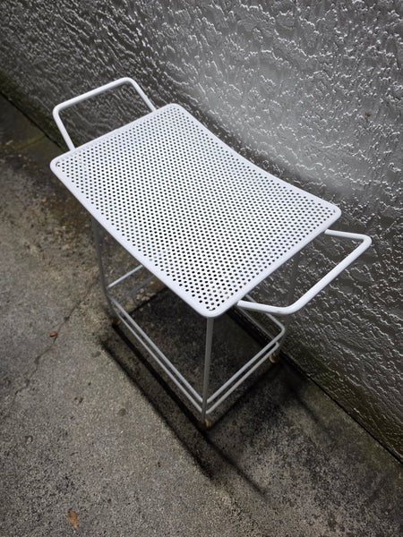 VINTAGE MID CENTURY MODERN SALTERINI METAL/ IRON STOOL/ BENCH/ SHOWER CHAIR/ ACCENT TABLE W/MESH SEAT/ HANDLES/ RUBBER CLAD SHOES ~ MISC
