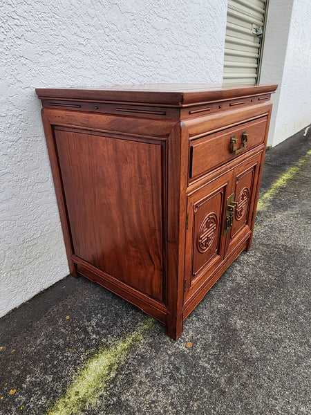 VINTAGE GEORGE ZEE & CO KILN DRIED HAND CARVED ROSEWOOD/TEAK CHINOISERIE MING CABINET/ NIGHTSTAND/ END TABLE