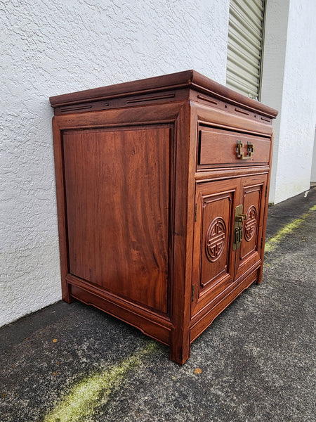 VINTAGE GEORGE ZEE & CO KILN DRIED HAND CARVED ROSEWOOD/TEAK CHINOISERIE MING CABINET/ NIGHTSTAND/ END TABLE