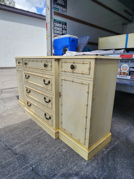 VINTAGE JASPER CABINET ILLUMINATED FAUX BAMBOO 🎋 BUTLERS CHINA CABINET/ DESK/ CONSOLE W/BUBBLE GLASS