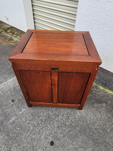 VINTAGE GEORGE ZEE & CO KILN DRIED HAND CARVED ROSEWOOD/TEAK CHINOISERIE MING CABINET/ NIGHTSTAND/ END TABLE