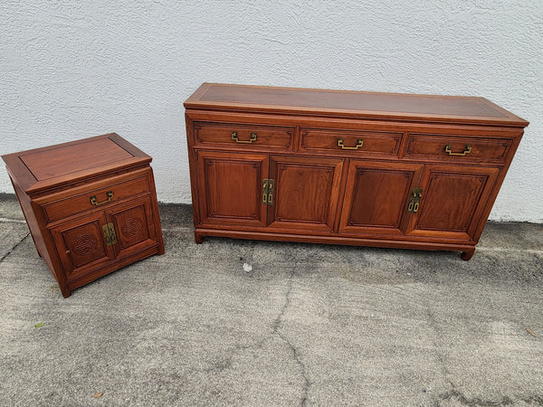 VINTAGE GEORGE ZEE & CO KILN DRIED HAND CARVED ROSEWOOD/TEAK CHINOISERIE MING CABINET/ NIGHTSTAND/ END TABLE