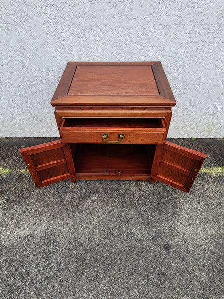 VINTAGE GEORGE ZEE & CO KILN DRIED HAND CARVED ROSEWOOD/TEAK CHINOISERIE MING CABINET/ NIGHTSTAND/ END TABLE
