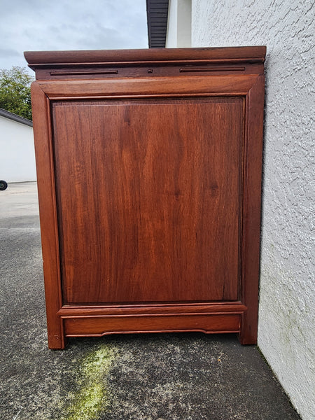 VINTAGE GEORGE ZEE & CO KILN DRIED HAND CARVED ROSEWOOD/TEAK CHINOISERIE MING CABINET/ NIGHTSTAND/ END TABLE